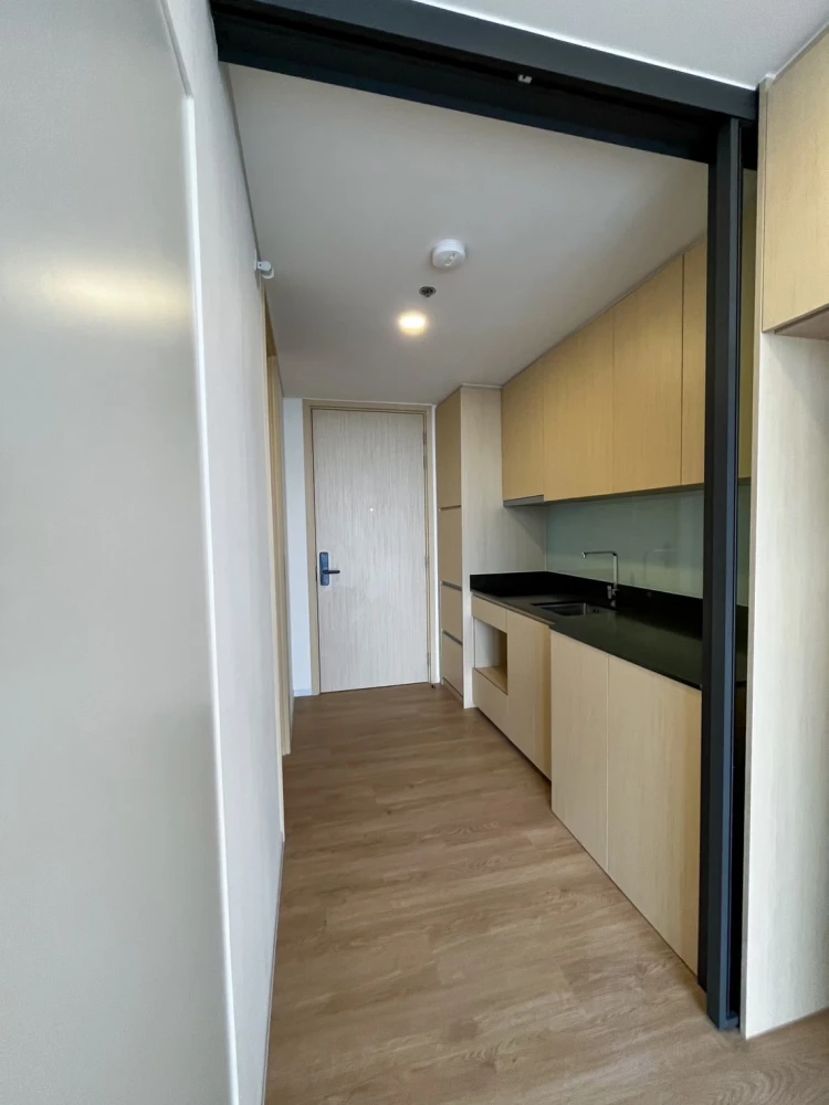 Sell down payment!! Landmark Condo @ MRTA Station, beautifully decorated, good location, can't miss it, book now!!