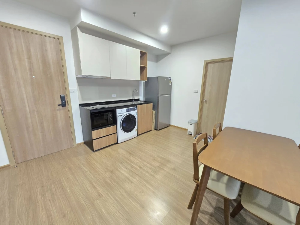 Condo for sale, ready to move in, The Livin Phetkasem, large and spacious room, 12th floor, Building B, beautiful view, good ventilation, come and res