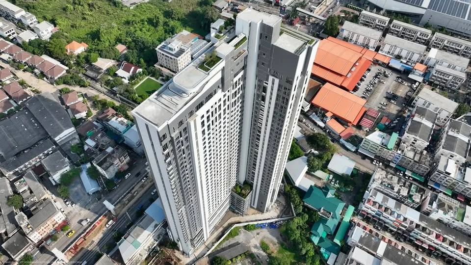 Selling down payment Sim Suk Sawat - Rama 3, corner room with great privacy, amazing Chao Phraya River view, hurry and reserve now!