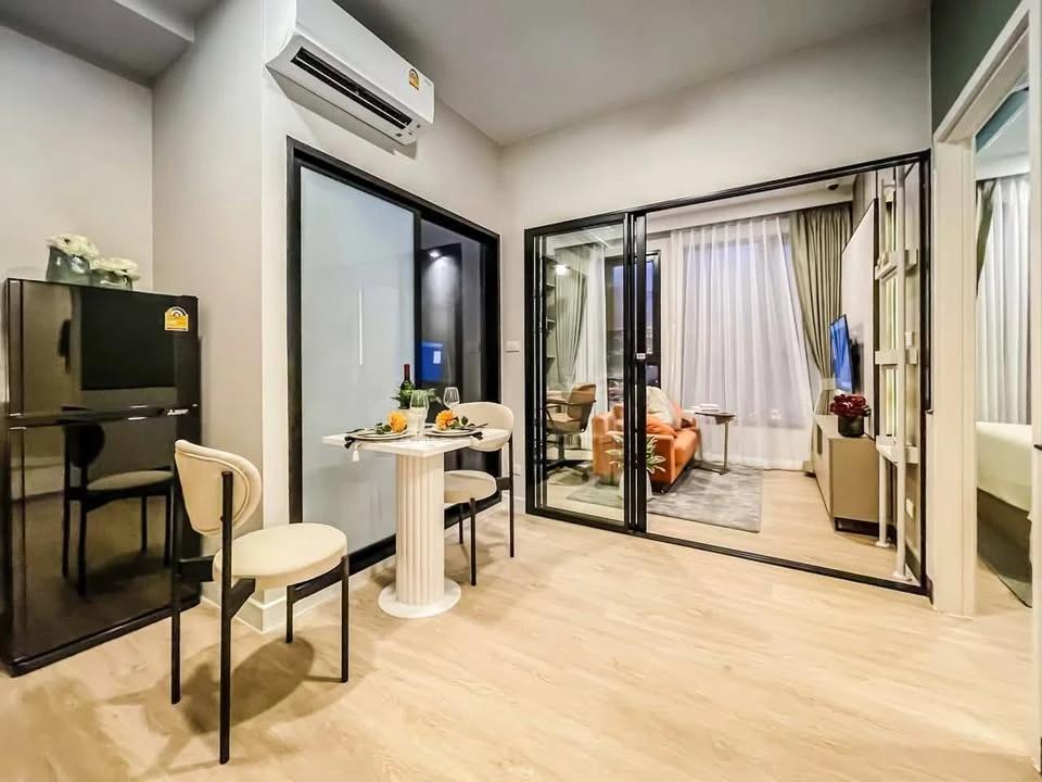Selling down payment Sim Suk Sawat - Rama 3, corner room with great privacy, amazing Chao Phraya River view, hurry and reserve now!