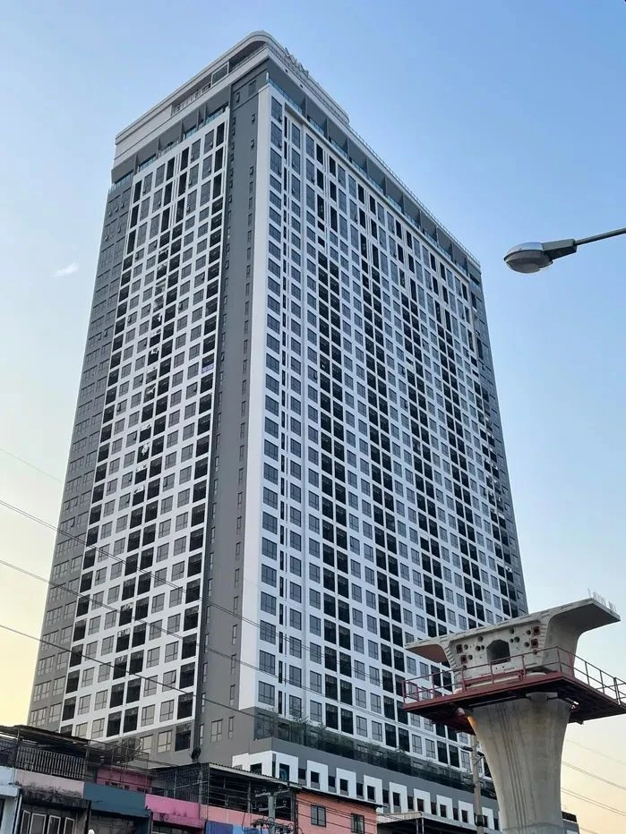 Selling down payment Sim Suk Sawat - Rama 3, corner room with great privacy, amazing Chao Phraya River view, hurry and reserve now!