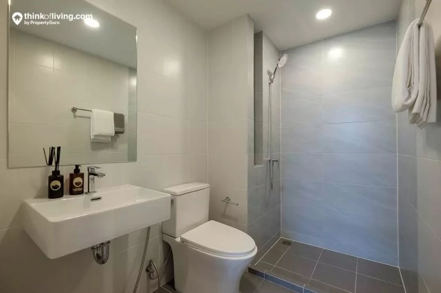 Selling down payment for The Origin Setthabut Station, Building B, 5th floor. Fully fitted with built-in furniture throughout the unit. Book now!