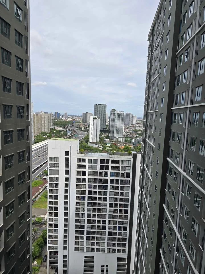 Down payment sale, Regent Home Wutthakat, studio room, 9th floor, open view, closed kitchen, cook with peace of mind about the smell. Book now.