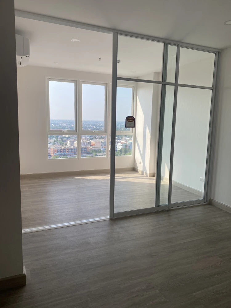 Down payment sale, Supalai Loft, Phasi Charoen Station, spacious room, 2.7 m. high ceiling, airy and comfortable, interested, book now.