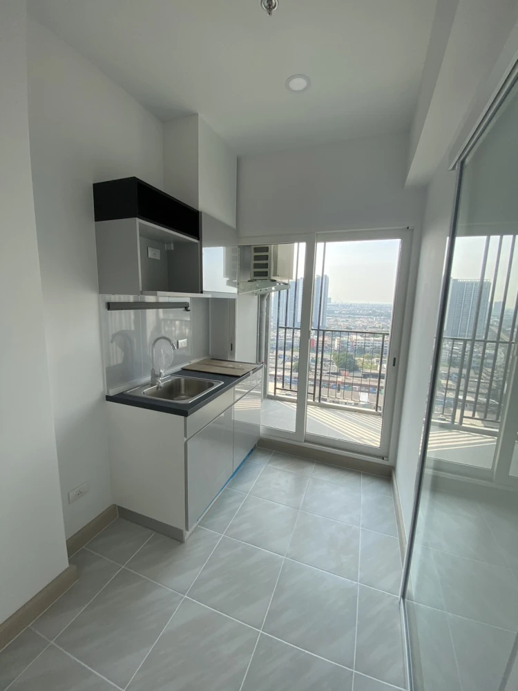 Down payment sale, Supalai Loft, Phasi Charoen Station, spacious room, 2.7 m. high ceiling, airy and comfortable, interested, book now.