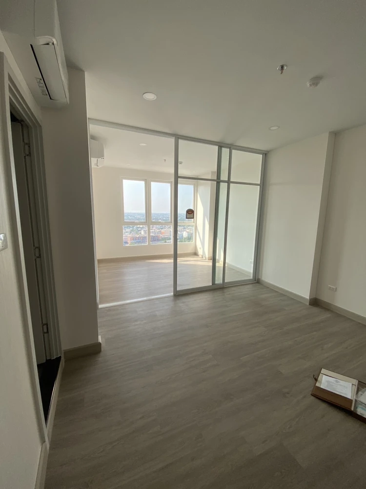 Down payment sale, Supalai Loft, Phasi Charoen Station, spacious room, 2.7 m. high ceiling, airy and comfortable, interested, book now.