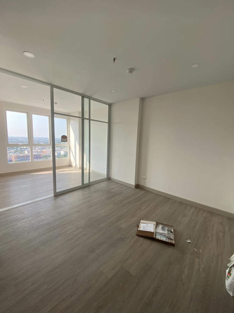 Down payment sale, Supalai Loft, Phasi Charoen Station, spacious room, 2.7 m. high ceiling, airy and comfortable, interested, book now.