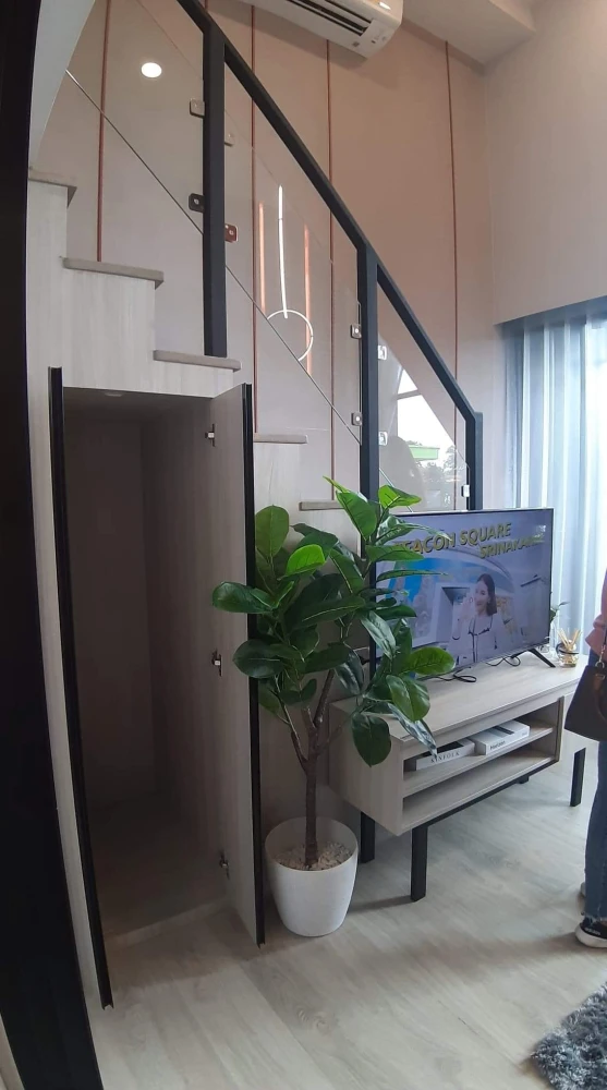 Selling down payment Origin Plug & Play Srinakarin, 19th floor room, Duo space style, high ceiling, not cramped, must reserve