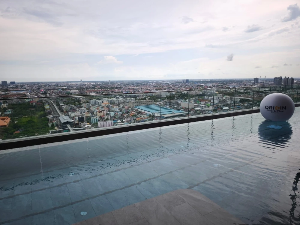 Selling down payment Origin Plug & Play Srinakarin, duplex room, high ceiling, airy, lots of usable space, hurry and reserve now!