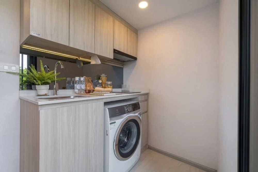 Selling down payment Origin Plug & Play Srinakarin, duplex room, high ceiling, airy, lots of usable space, hurry and reserve now!