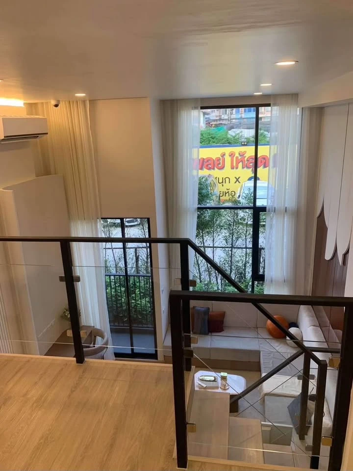 Selling down payment Origin Play Bang Khun Non Triple Station, 24th floor, very high, airy and comfortable, no neighbors on the right side, reserve no