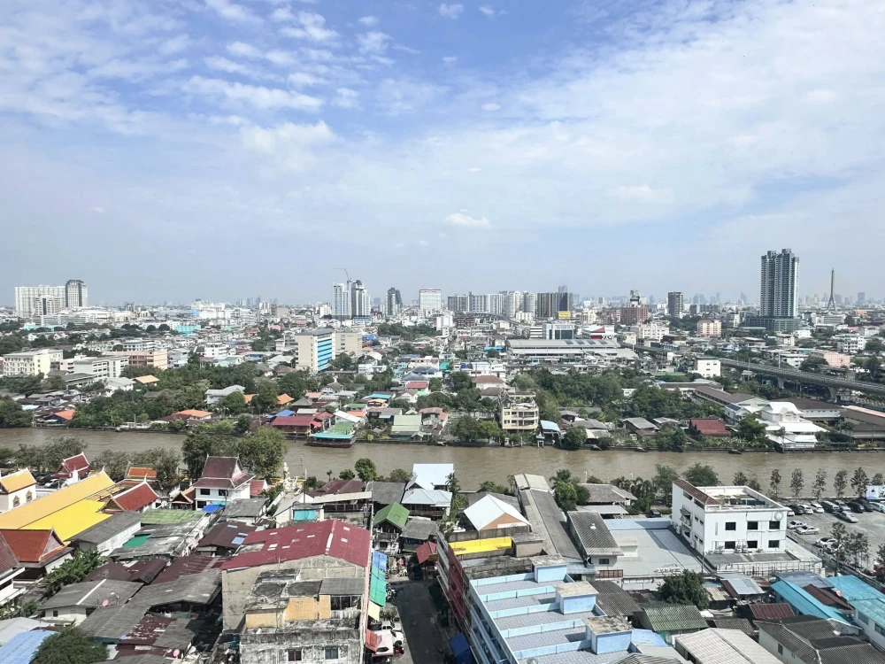 Selling a condo at Origin Play Bang Khun Non Triple Station. Beautiful view, overlooking Bangkok Noi Canal and Rama VIII Bridge. North facing, not exp