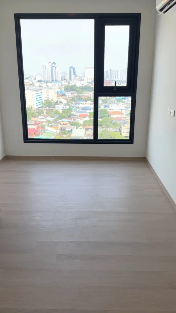 Selling a condo at Origin Play Bang Khun Non Triple Station. Beautiful view, overlooking Bangkok Noi Canal and Rama VIII Bridge. North facing, not exp