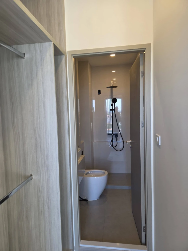 Selling a condo at Origin Place Phetkasem. North-facing unit, comfortable and not hot. Includes extras; pets are allowed. Book now!