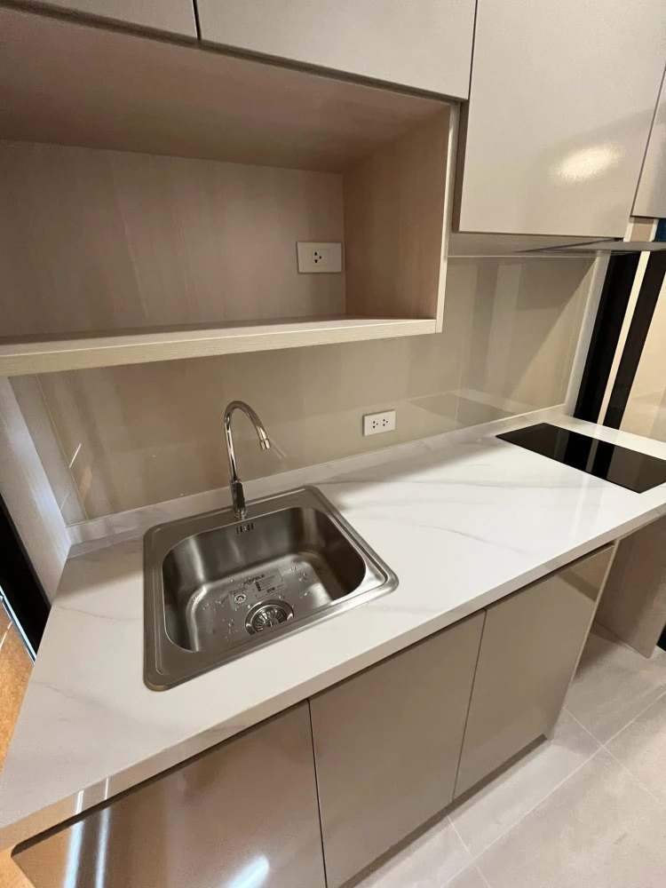 Selling down payment, The Living Ramkhamhaeng, 14th floor, good project, near MRT, book now, urgently.