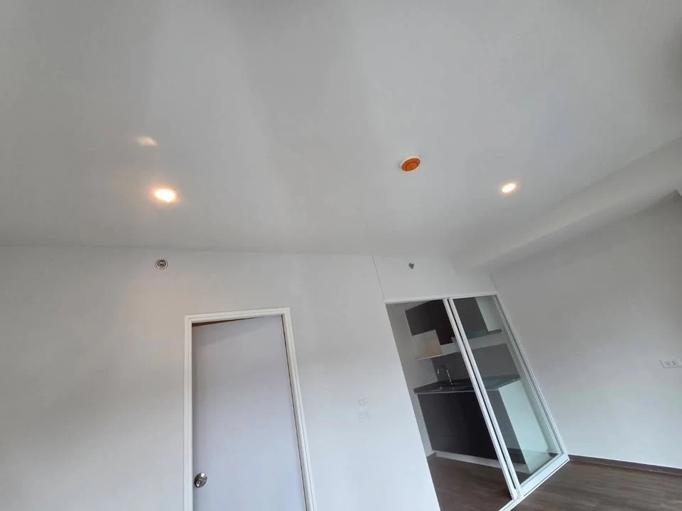 Selling down payment for Place 168 Pinklao, Studio room, Building D, 7th floor. Comes with many freebies. Don't miss out!