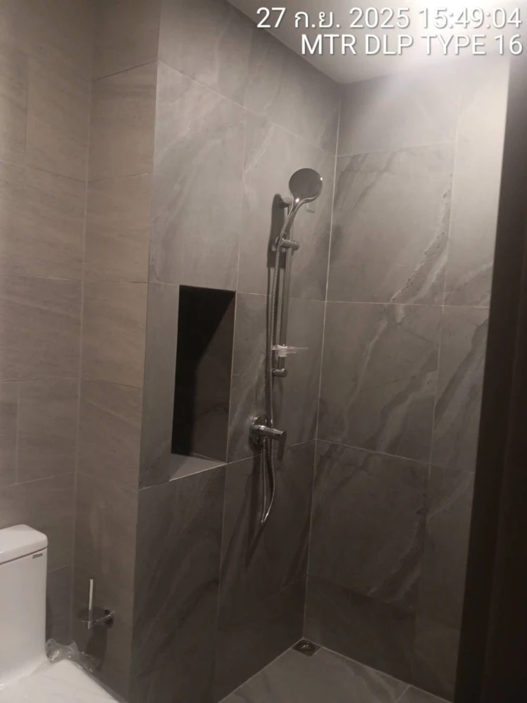 Selling down payment for Metris District Ladprao, 1 bedroom unit in a prime location near Chatuchak Park. Hurry, or you'll miss out!