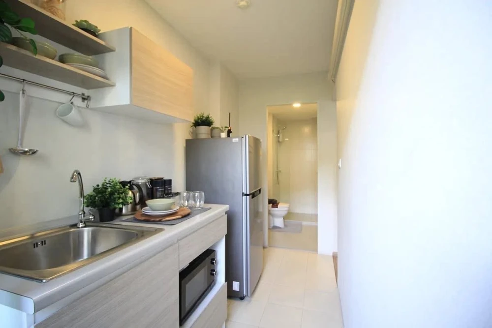 Down payment sale for Sena Kit Samrong Interchange. Spacious unit, not cramped, includes furniture and kitchen set (standard project specifications).