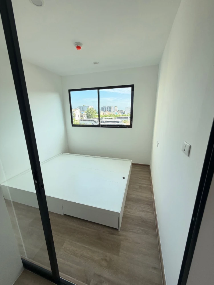 Selling down payment for Sena Kit Samrong Interchange condo. Excellent location, not exposed to morning sun, shaded in the afternoon, not next to the