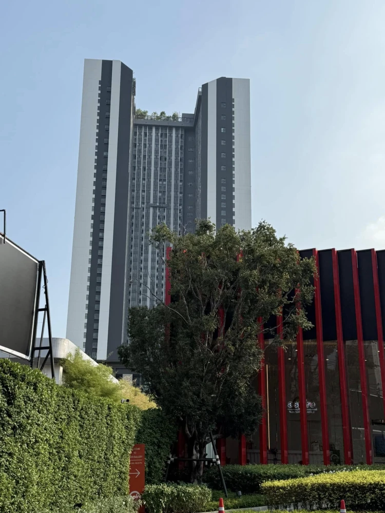 Down payment for sale, Aspire Sukhumvit - Rama 4, common area view, swimming pool, nice project, complete common area, reserve now
