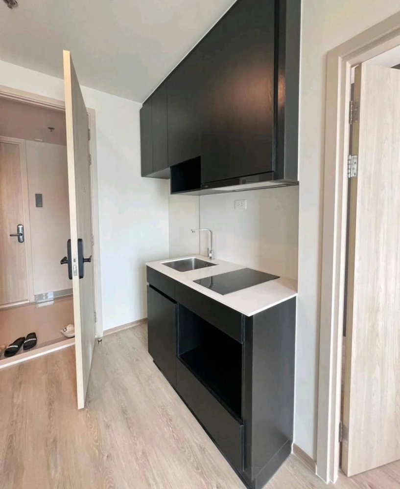Selling down payment for Noble New District R9, a highly sought-after condo in the heart of Rama 9. Very high floor. You definitely need to reserve it