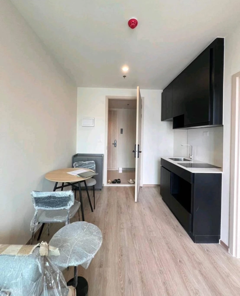 Selling down payment for Noble New District R9, a highly sought-after condo in the heart of Rama 9. Very high floor. You definitely need to reserve it