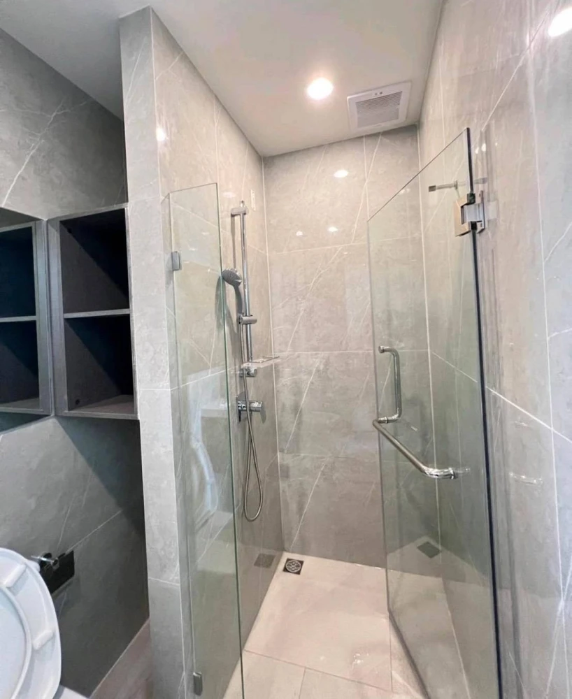 Selling down payment for Noble New District R9, a highly sought-after condo in the heart of Rama 9. Very high floor. You definitely need to reserve it