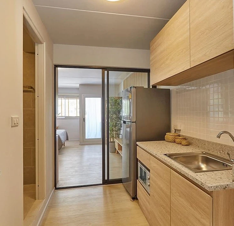 Down payment sale: Mori Condominium, Muang Thong Thani. View overlooking St. Francis Xavier School, no obstructing buildings. Corner unit, direct acce