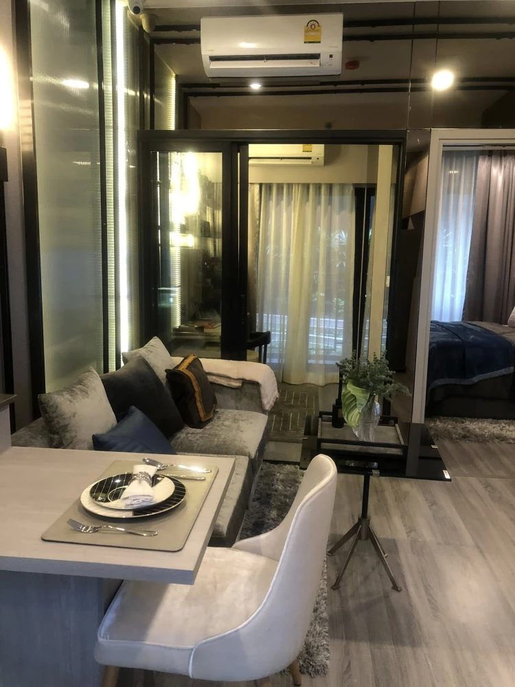 Selling down payment, Ideo Ramkhamhaeng - Lamsalee Station 1 Bed Plus...very good value, with lots of freebies. You have to book this.