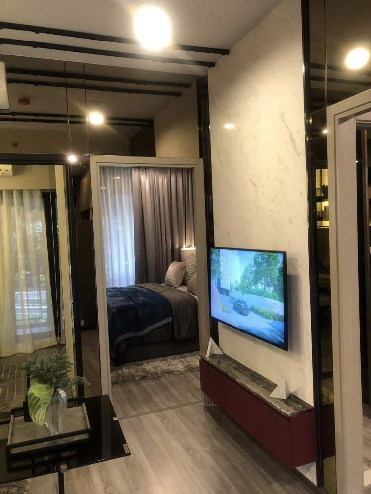 Selling down payment, Ideo Ramkhamhaeng - Lamsalee Station 1 Bed Plus...very good value, with lots of freebies. You have to book this.
