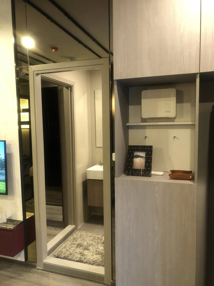 Selling down payment, Ideo Ramkhamhaeng - Lamsalee Station 1 Bed Plus...very good value, with lots of freebies. You have to book this.