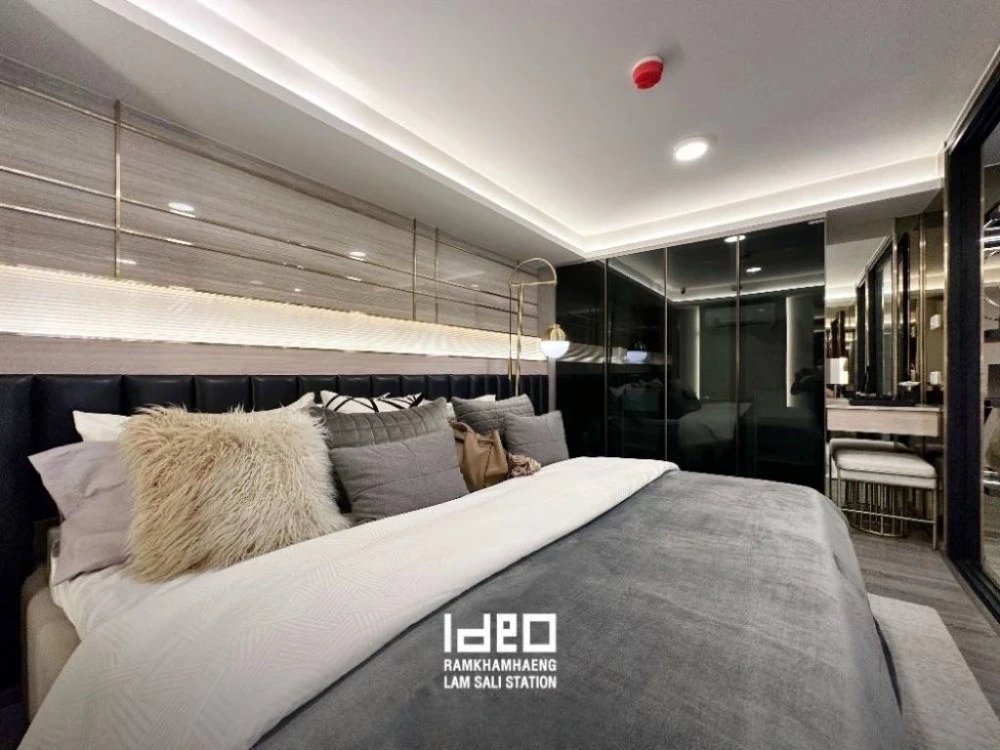 Down payment for sale, Ideo Ramkhamhaeng - Lamsalee Station, 2 bedrooms, 1 bathroom, 32nd floor, very high, great city view, reserve now!!