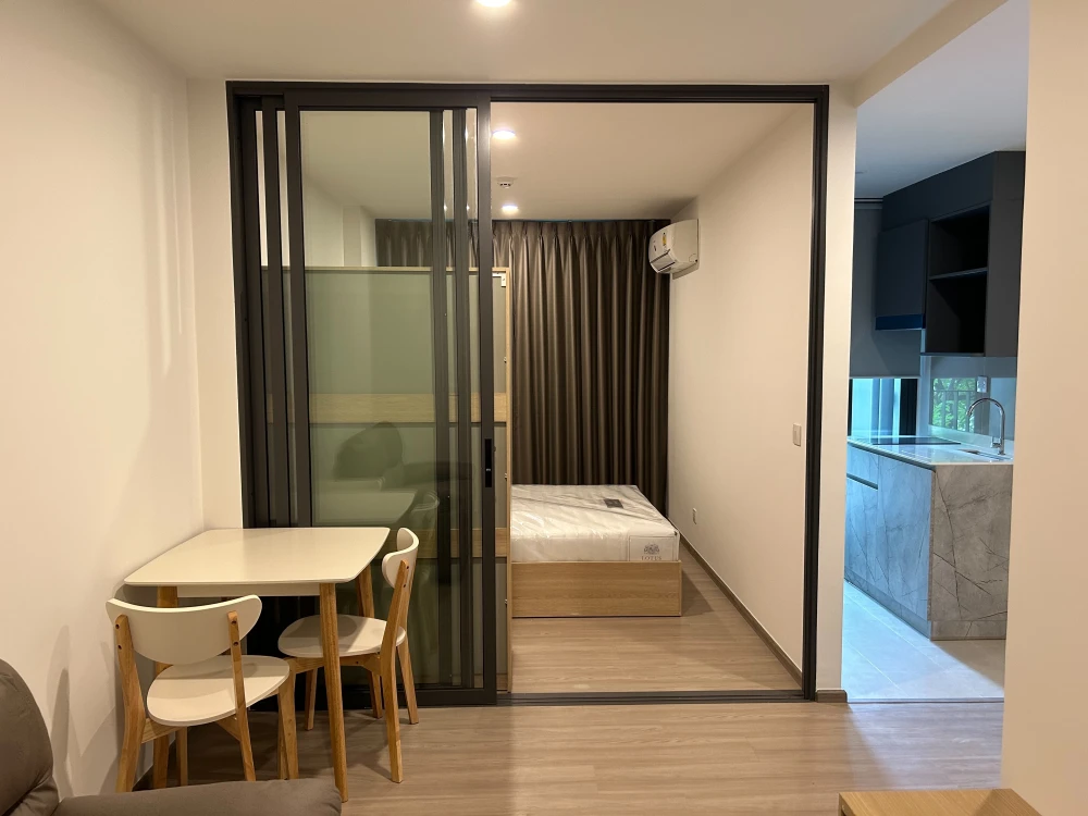 Condo down payment for sale, Aspire Ratchayothin, 1 bedroom, 1 bathroom, 2nd floor, closed kitchen at the back. Good room location, buy now