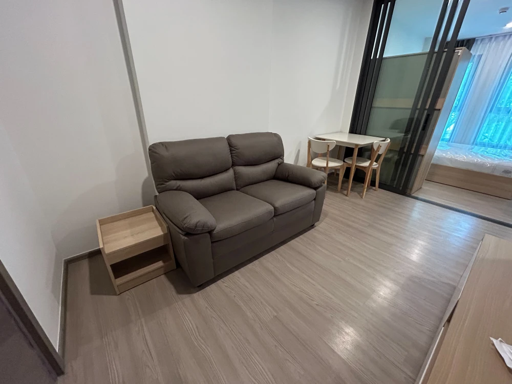 Condo down payment for sale, Aspire Ratchayothin, 1 bedroom, 1 bathroom, 2nd floor, closed kitchen at the back. Good room location, buy now