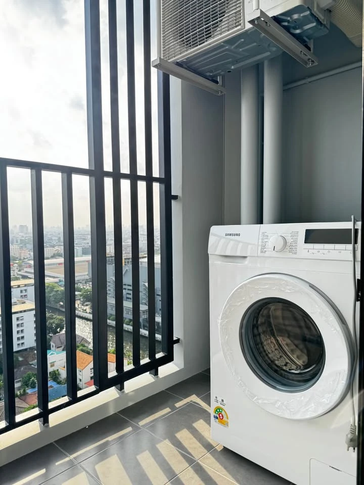 Condo for sale, Ideo Ramkhamhaeng Lam Sali Station, corner room and larger room size than normal rooms, hurry and book now.