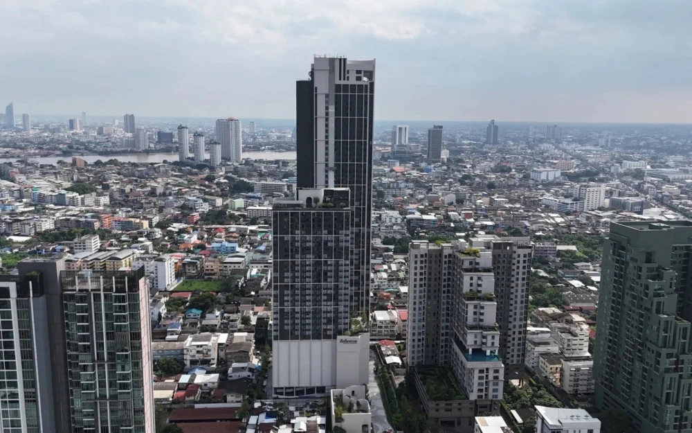 Condo down payment for sale Reference Sathorn-Wongwian Yai Studio Room 17th floor, great price, hurry and reserve now, don't delay.