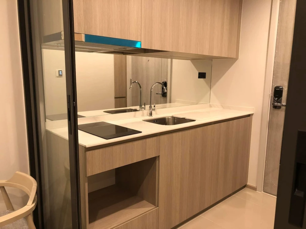 Condo for sale Reference Sathorn-Wongwian Yai, spacious room, comfortable living, comes with complete facilities, book now before you miss out++