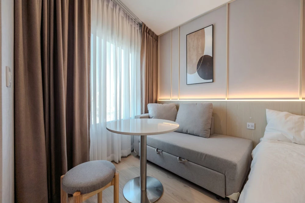 Selling down payment at cost, Life Rama4-Asoke Condo, wide front room and sliding door separating the kitchen area.