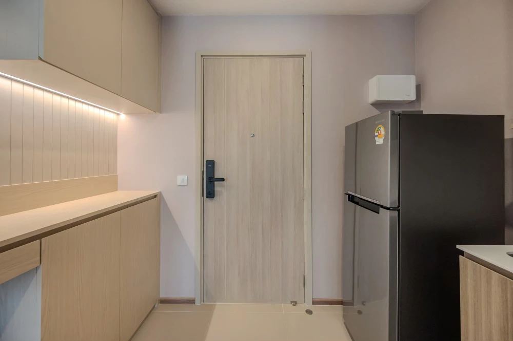 Selling down payment at cost, Life Rama4-Asoke Condo, wide front room and sliding door separating the kitchen area.