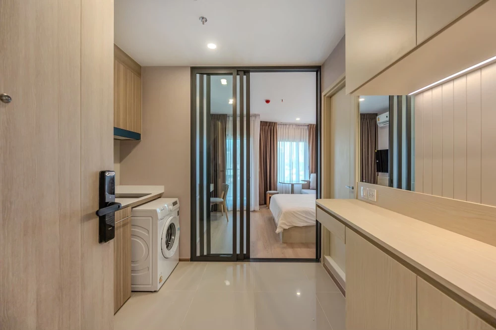 Selling down payment at cost, Life Rama4-Asoke Condo, wide front room and sliding door separating the kitchen area.