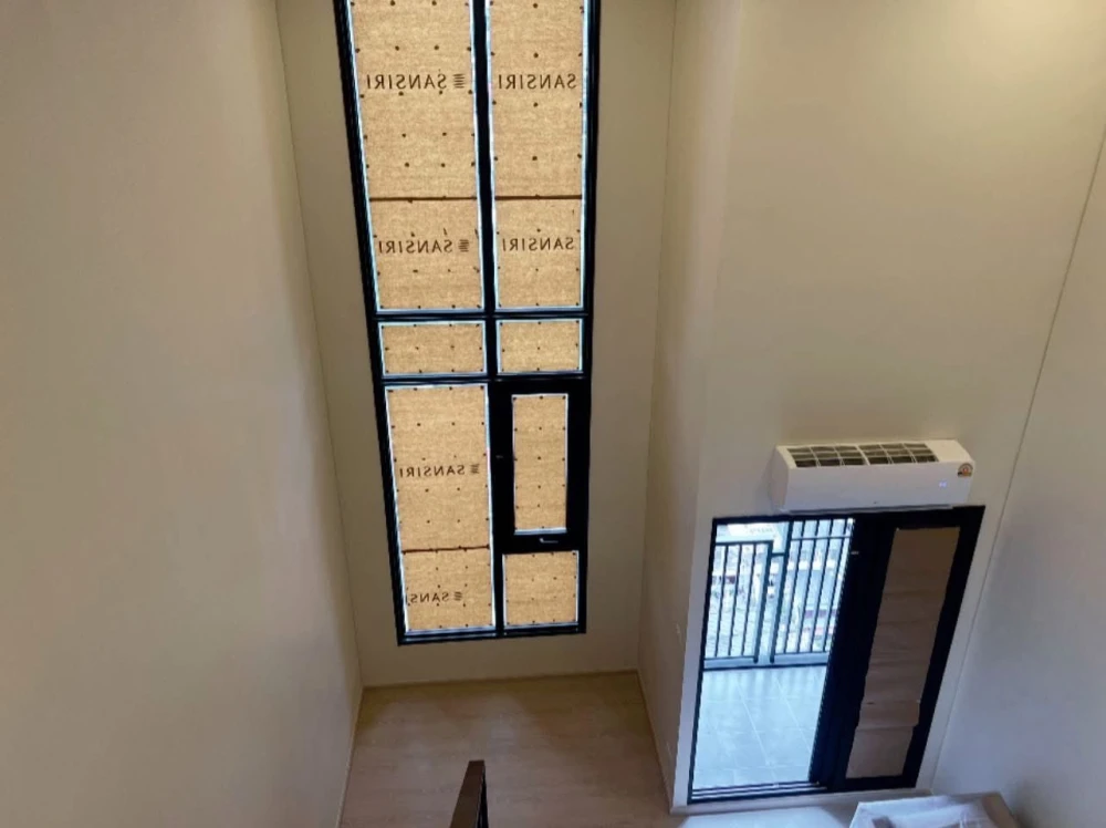 Urgent sale! 𝐅𝐥𝐨 𝐛𝐲 𝐬𝐚𝐧𝐬𝐢𝐫𝐢, a room with a river view and plenty of usable space. Become the owner today. Don't miss out!
