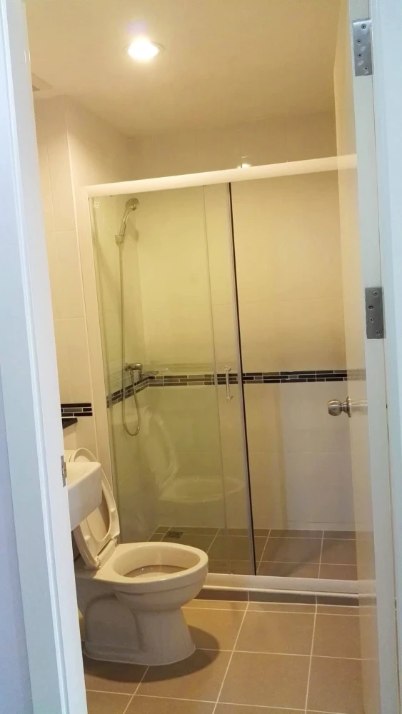 Urgent sale! A Plus 2 Rattanathibet condo. Well-partitioned rooms with separate zones. Best price! Buy now, don't miss this opportunity!