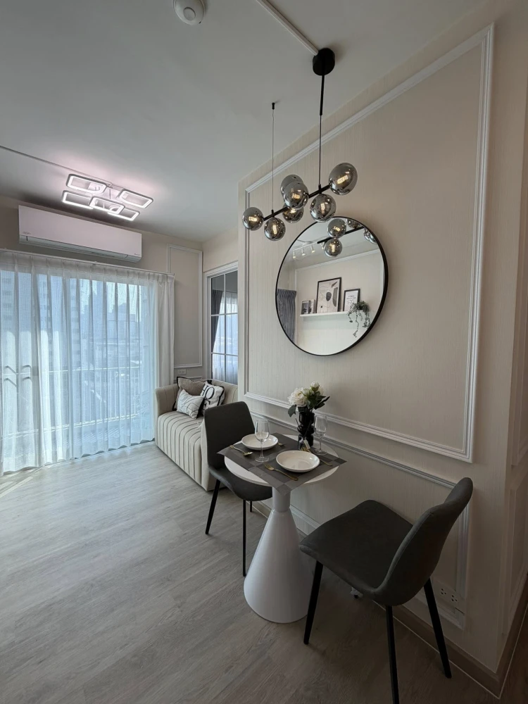 Urgent sale! A Space Asoke - Ratchada condo, beautifully decorated with high-quality built-in furniture. Excellent value! Don't miss out!