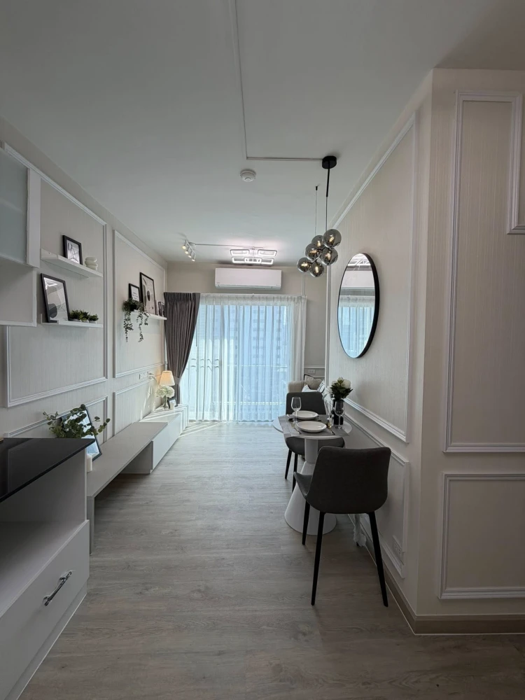 Urgent sale! A Space Asoke - Ratchada condo, beautifully decorated with high-quality built-in furniture. Excellent value! Don't miss out!