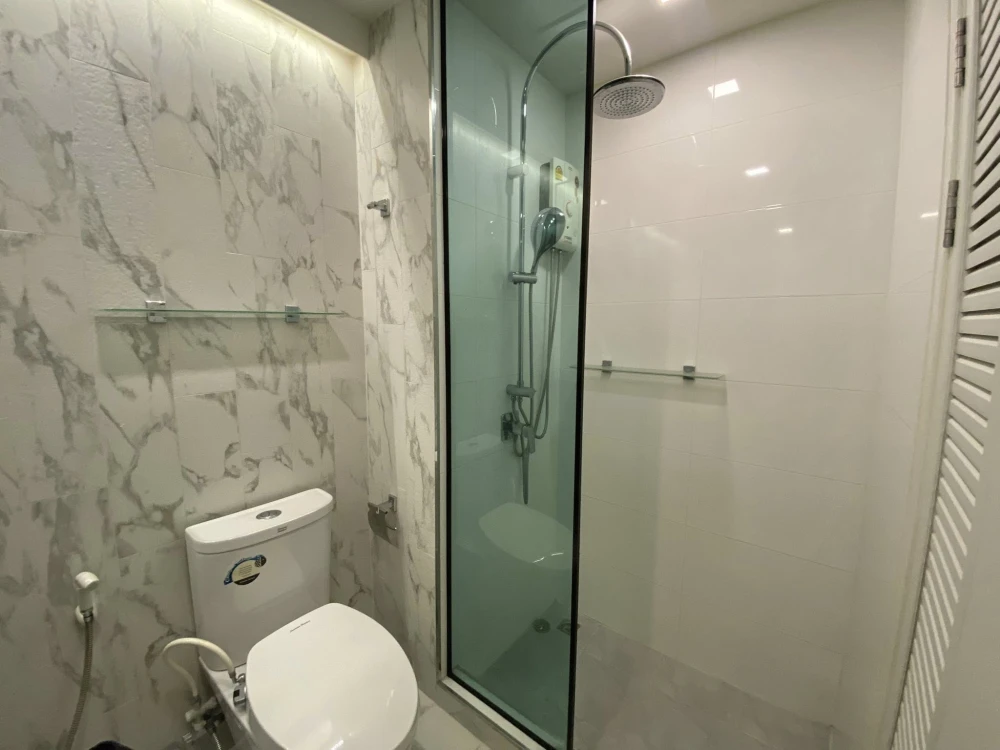Urgent sale! A space me sukhumvit 77, fully furnished and ready to move in. Come and own it today!