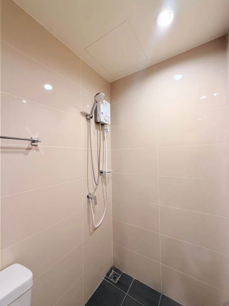 Urgent sale! A Space Mega II – beautifully furnished unit on the 14th floor with a great elevated view. Everything you need is right here; just bring