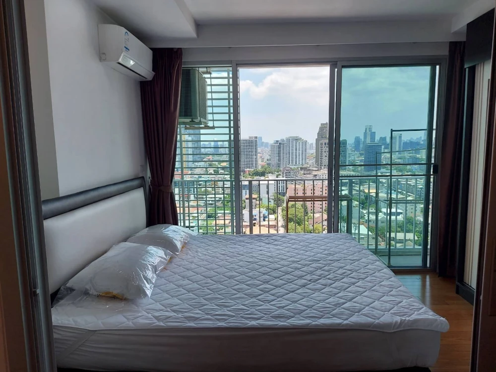 Urgent sale! Abstracts Phahonyothin Park, ready to move in, fully equipped with amenities. Hurry and reserve now, don't miss out!