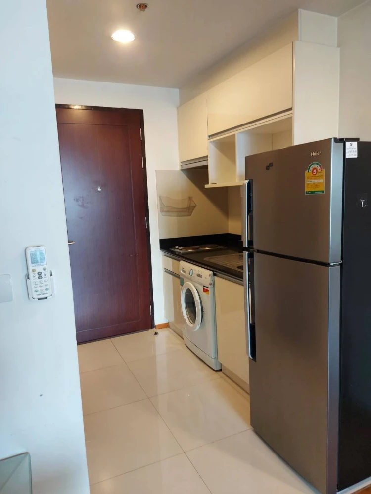 Urgent sale! Abstracts Phahonyothin Park, ready to move in, fully equipped with amenities. Hurry and reserve now, don't miss out!