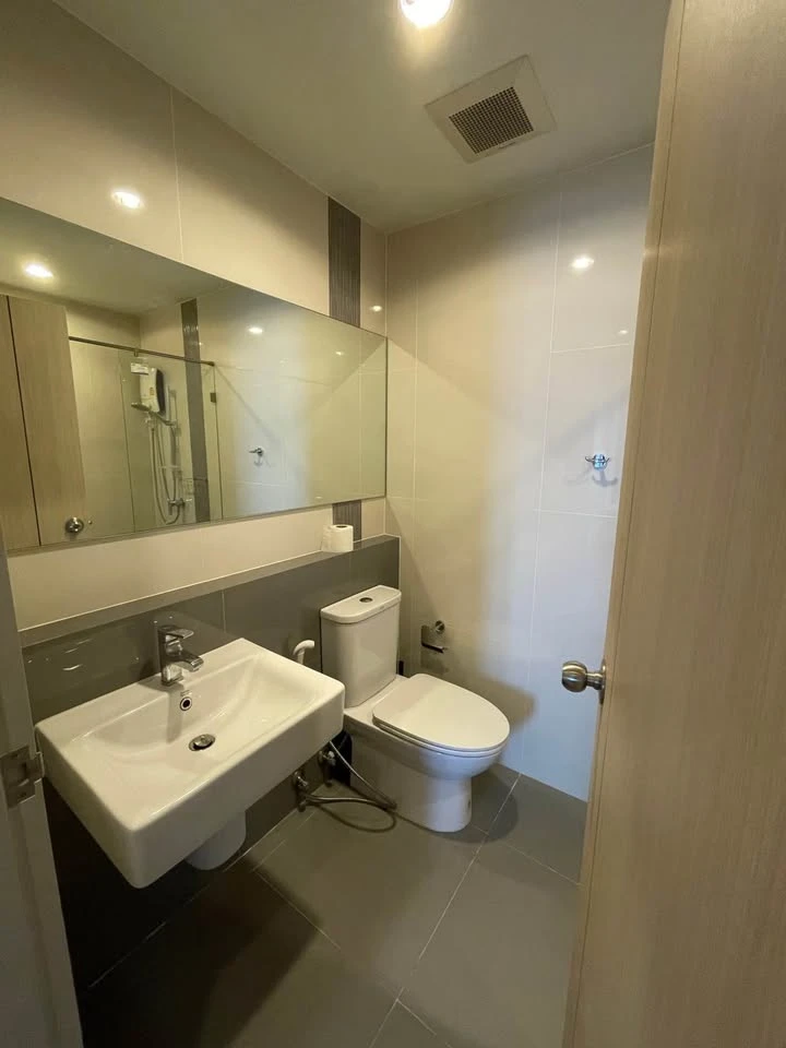 Urgent sale! Amber by Eastern Star, spacious room, lots of usable space. Come and reserve today. Don't miss out!