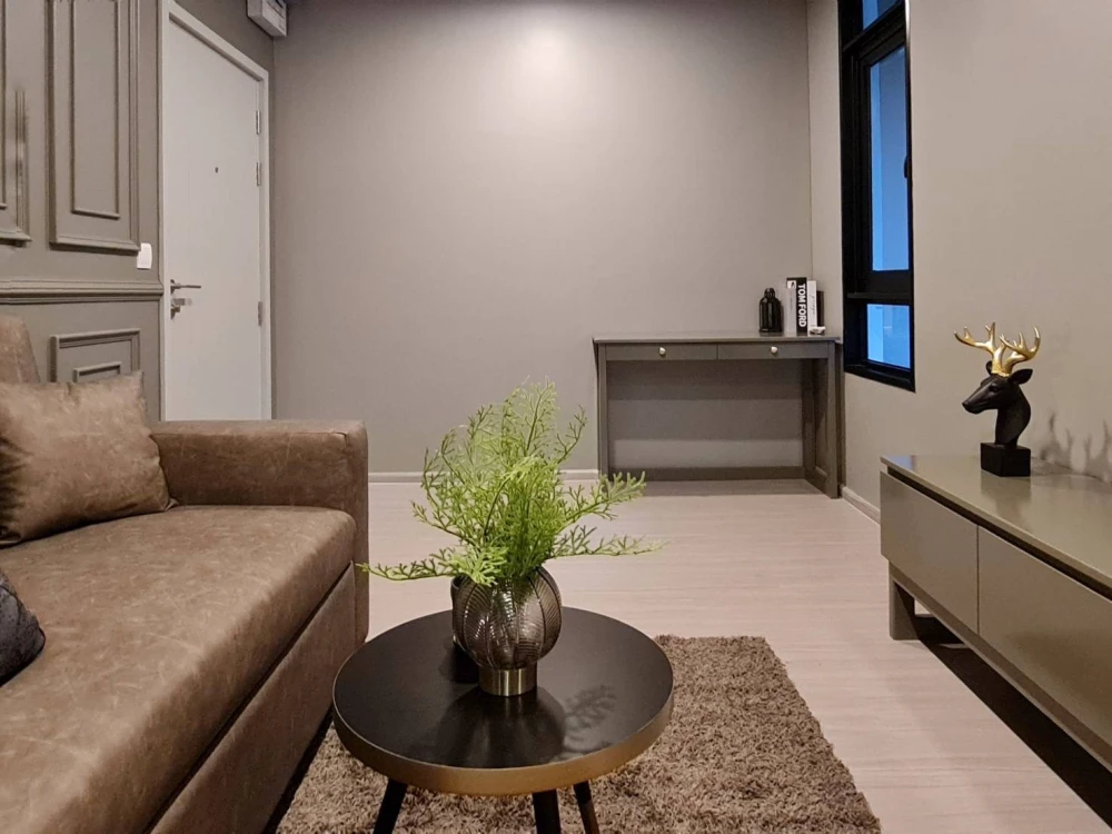 Urgent sale! Aspire Asoke - Ratchada condo, beautifully decorated with high-quality built-in furniture. Amazing price! Book now, don't miss this oppor